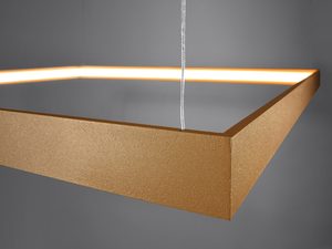 Miniaturka 17 - Zbliżenie na złotą ramę lampy LED z matową powierzchnią