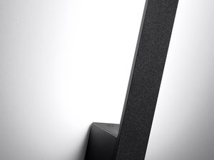 Miniaturka 12 - Zbliżenie na czarny profil lampy LED w pionie