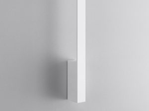 Miniaturka 18 - Minimalistyczna biała lampa LED na jasnym tle