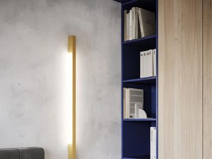 Miniaturka 24 - Nowoczesna lampa pionowa złota w jasnej sypialni