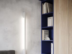 Miniaturka 7 - Lampa LED pionowa zamontowana przy regale z książkami