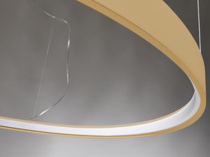 Miniaturka 33 - Lampa LED w złotym kolorze nad eleganckim kominkiem