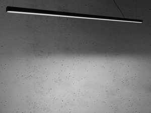 Miniaturka 15 - Cienka czarna lampa LED wisząca w nowoczesnym wnętrzu