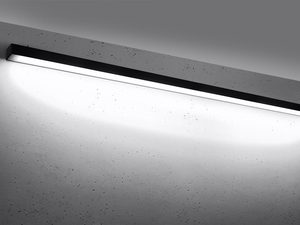 Miniaturka 2 - Wąska listwa LED w ciemnym betonie z ostrym światłem