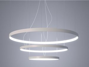 Miniaturka 14 - Trzy okrągłe pierścienie LED zawieszone na różnych wysokościach