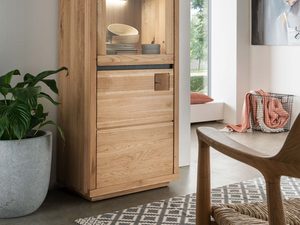 Miniaturka 4 - Pokój dzienny z witryną z litego dębu i nowoczesnym wystrojem