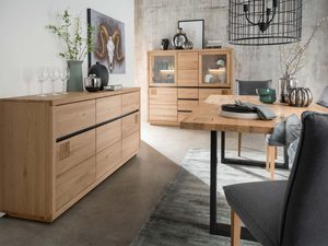 Miniaturka 4 - Jadalnia z meblami dębowymi i komodą w loftowej aranżacji