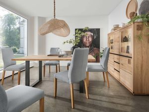 Miniaturka 5 - Dębowy stół jadalniany z szarymi krzesłami tapicerowanymi w aranżacji