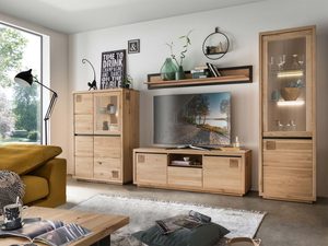 Miniaturka 3 - Wnętrze salonu z meblami z litego drewna w naturalnym wykończeniu