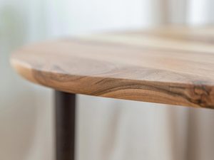 Miniaturka 3 - Fragment blatu z sękiem i naturalnym usłojeniem