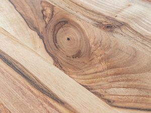 Miniaturka 5 - Stolik kawowy z widocznym usłojeniem drewna