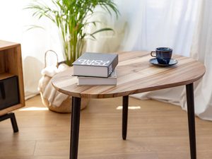 Miniaturka 8 - Stylowy stolik kawowy z zaokrąglonymi krawędziami i czarnymi nogami