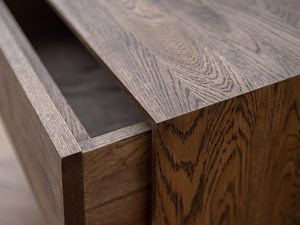 Miniaturka 6 - Wnętrze ciemnej szuflady z dębu z widocznym słojem