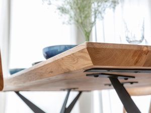 Miniaturka 8 - Falisty blat stołu dębowego w aranżacji z krzesłem