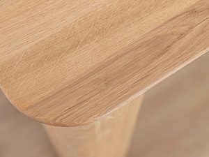 Miniaturka 5 - Widok rogu stołu dębowego z naturalnym usłojeniem