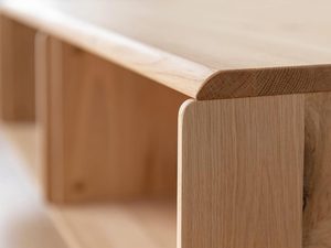 Miniaturka 7 - Zbliżenie na narożnik mebla RTV z zaokrągloną krawędzią