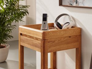 Miniaturka 2 - Stolik dębowy z miejscem na butelki i półką dolną