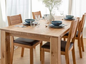 Miniaturka 9 - Drewniany stół z czterema krzesłami