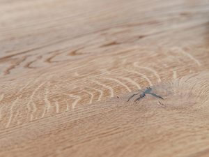 Miniaturka 7 - Blat stołu z naturalnego drewna dębowego z ozdobnym usłojeniem