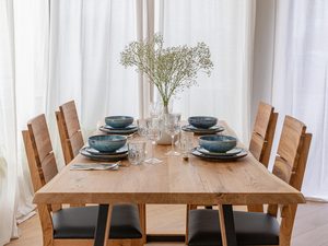 Miniaturka 4 - Nowoczesna jadalnia ze stołem z litego drewna dębowego