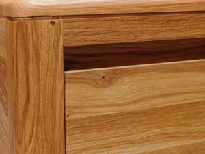 Miniaturka 4 - Detal drewna w komodzie