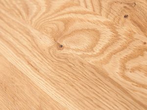 Miniaturka 10 - Detal usłojenia drewna w ławce do przedpokoju