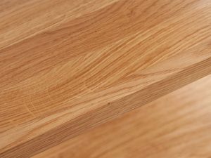 Miniaturka 5 - Detal narożnika blatu z drewna dębowego w stylu klasycznym