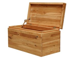 Miniaturka 5 - Skrzynia z litego drewna z widocznymi sękami