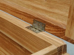 Miniaturka 8 - Zawias w skrzyni drewnianej z solidnym mechanizmem