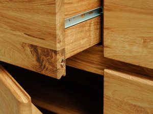 Miniaturka 3 - Detal uchwytu szuflady z frezowaniem w pionie