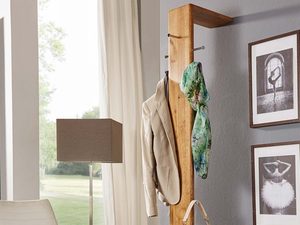 Miniaturka 1 - Detal drewna w pionowym elemencie wieszaka z dębu