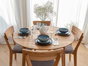 Miniaturka 8 - Jadalnia z okrągłym stołem i krzesłami z szarym obiciem