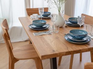 Miniaturka 9 - Komplet obiadowy przy stole dębowym z elegancką ceramiką