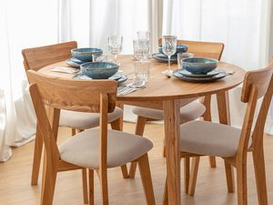 Miniaturka 1 - Okrągły stół dębowy z czterema krzesłami w aranżacji jadalni