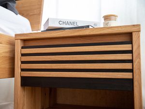 Miniaturka 4 - Nowoczesna szafka nocna z litego drewna z lamelami