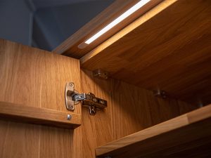 Miniaturka 3 - System oświetlenia LED w górnej części mebla dębowego