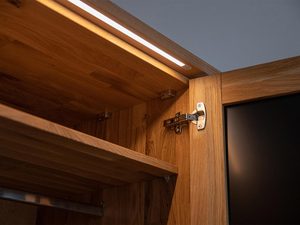 Miniaturka 3 - Podświetlenie LED w szafie z dębu z ciepłym światłem