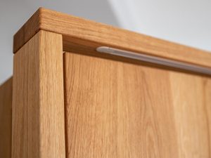 Miniaturka 5 - Detal drewna w dębowej szafie