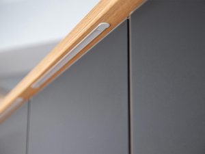 Miniaturka 5 - Szafa z czarnymi frontami i metalowym uchwytem w stylu loft