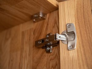 Miniaturka 8 - Metalowy zawias drzwi z funkcją cichego domyku