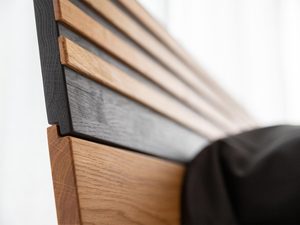 Miniaturka 5 - Oparcie łóżka z elementami z drewna i tapicerowaną listwą