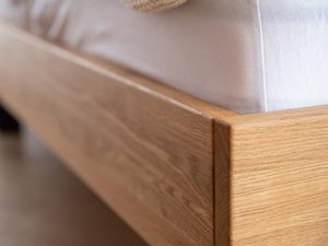 Miniaturka 7 - Detal wykończenia ramy łóżka z drewna dębowego