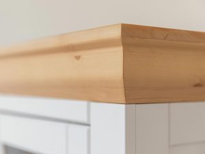 Miniaturka 1 - Komoda biała z trzema szufladami i drewnianym blatem