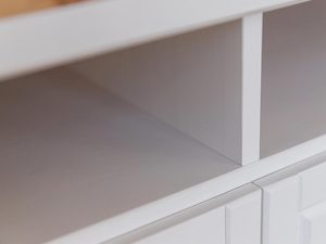 Miniaturka 1 - Przegrody wewnętrzne białej komody do salonu