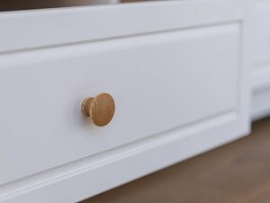 Miniaturka 2 - Szuflada z drewnianym uchwytem i białym frontem