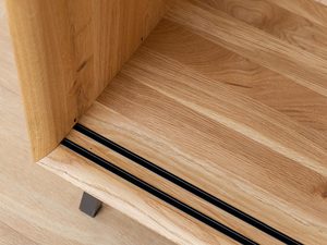 Miniaturka 8 - Detal wewnętrznego łączenia w meblach z litego drewna