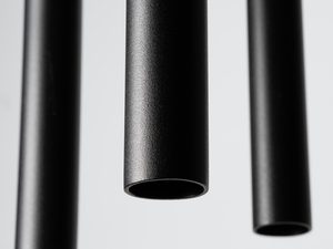 Miniaturka 20 - Zbliżenie na trzy czarne tuby LED z matowym wykończeniem