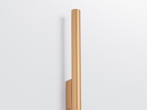 Miniaturka 15 - Złota lampa ścienna pionowa LED na białym tle