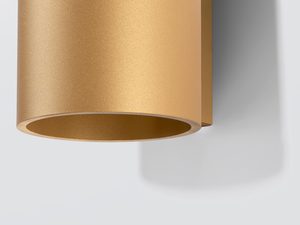 Miniaturka 1 - Lampa walec złota zamontowana na białej ścianie