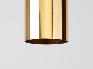 Miniaturka 4 - Zbliżenie na klosz lampy w złotym połysku, styl elegancki